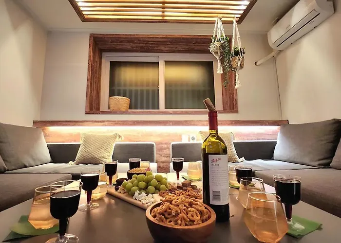 홍대입구역 도보 7분#많은친구#4br#7bed#2bath#urban Forest Villa