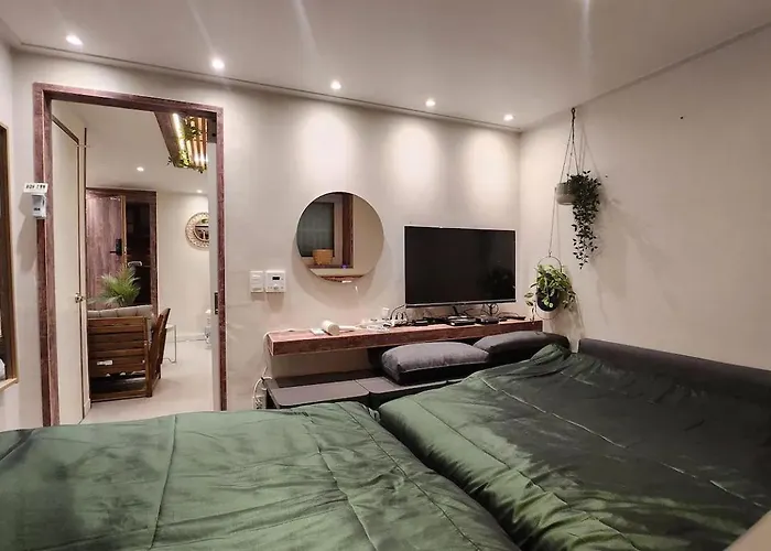 홍대입구역 도보 7분#많은친구#4br#7bed#2bath#urban Forest Villa