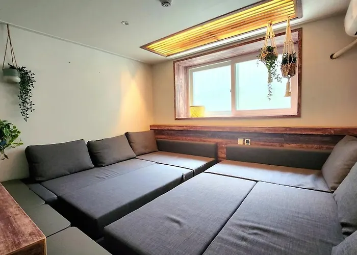 홍대입구역 도보 7분#많은친구#4br#7bed#2bath#urban Forest Séoul