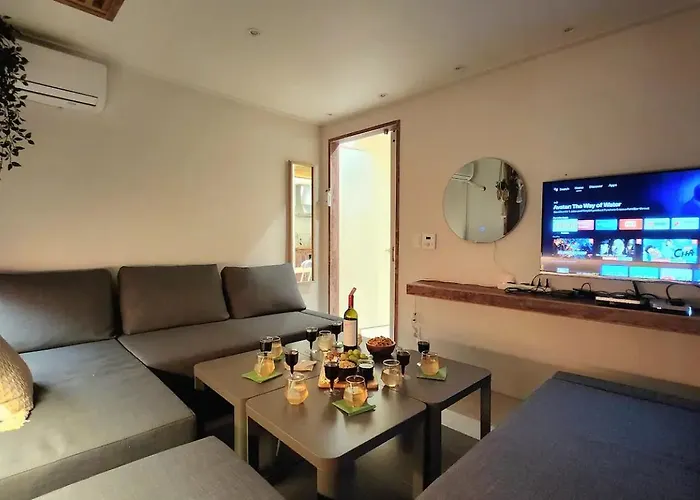 홍대입구역 도보 7분#많은친구#4br#7bed#2bath#urban Forest * Séoul