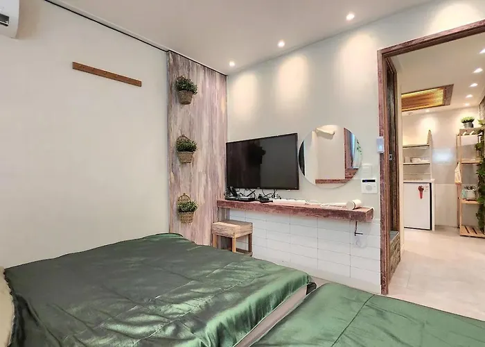 홍대입구역 도보 7분#많은친구#4br#7bed#2bath#urban Forest *
