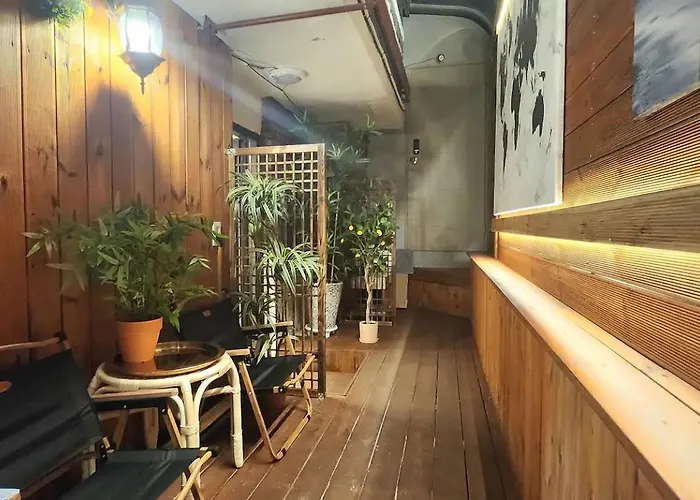 홍대입구역 도보 7분#많은친구#4br#7bed#2bath#urban Forest *