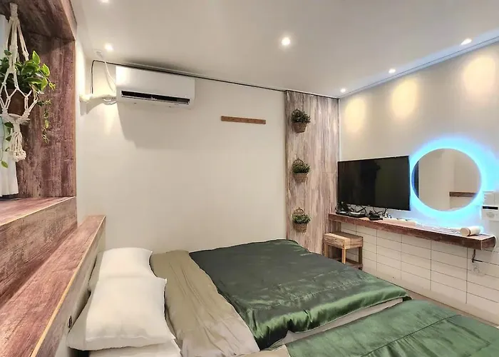 홍대입구역 도보 7분#많은친구#4br#7bed#2bath#urban Forest Villa