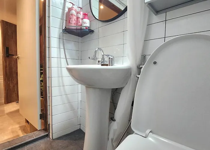 Villa 홍대입구역 도보 7분#많은친구#4br#7bed#2bath#urban Forest *