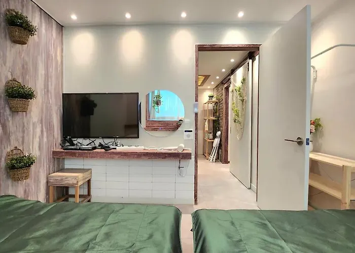 Villa 홍대입구역 도보 7분#많은친구#4br#7bed#2bath#urban Forest *