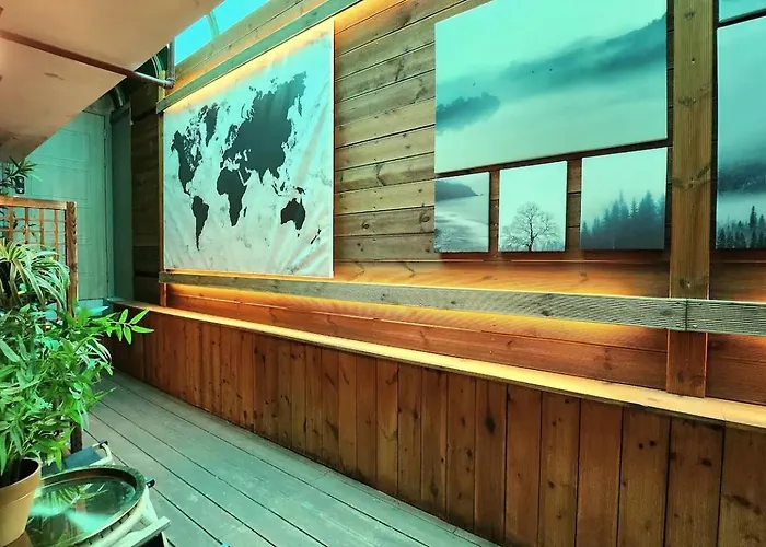 홍대입구역 도보 7분#많은친구#4br#7bed#2bath#urban Forest *