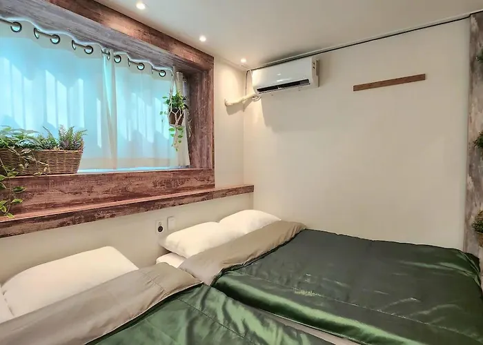 홍대입구역 도보 7분#많은친구#4br#7bed#2bath#urban Forest Villa