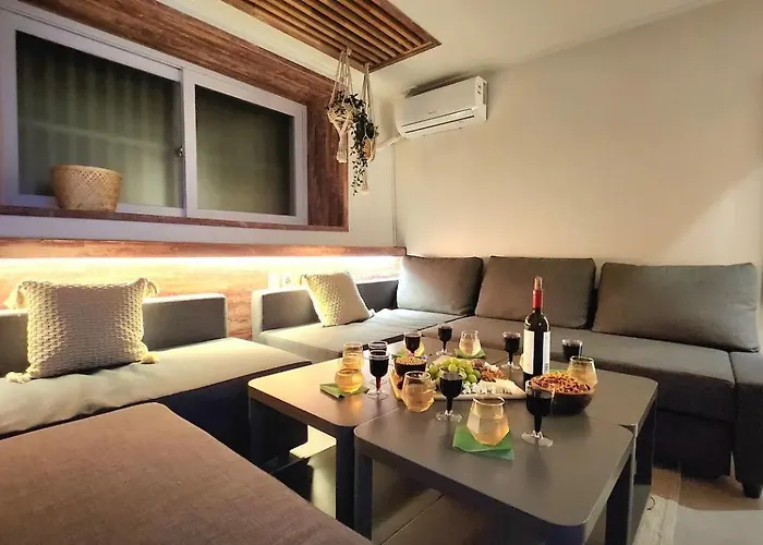 Villa 홍대입구역 도보 7분#많은친구#4br#7bed#2bath#urban Forest *