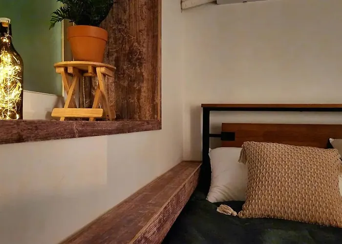 홍대입구역 도보 7분#많은친구#4br#7bed#2bath#urban Forest