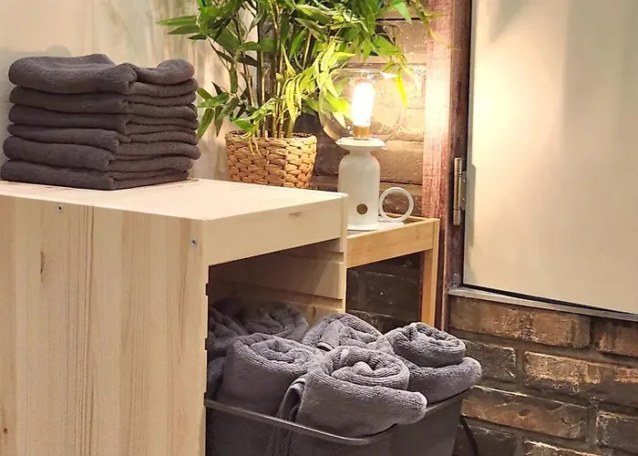 홍대입구역 도보 7분#많은친구#4br#7bed#2bath#urban Forest
